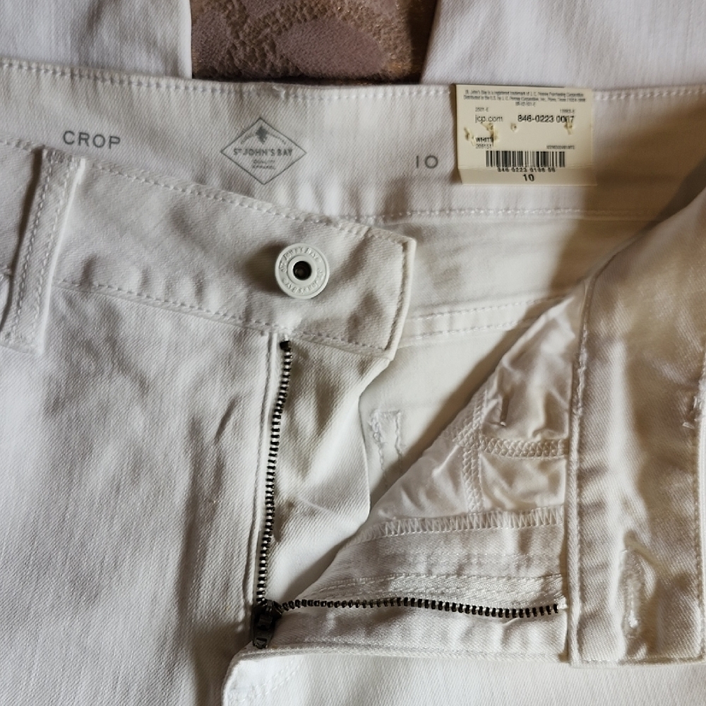 4/$20 St Johns Bay White Crop Women Jeans - Picture 5 of 5
